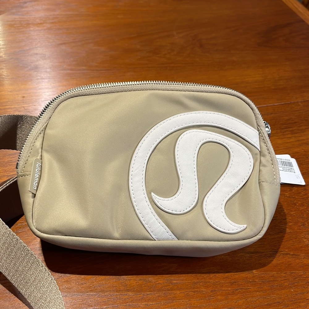 Lululemon Everywhere Belt Bag Trench White Opal Large Stitched LOGO